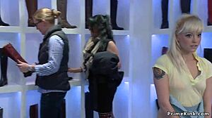 大胸金发妹被绑在公共商店猛干