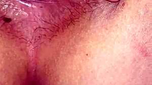 Chica latina usa su culo bonito para sacar toda la leche en video amateur.