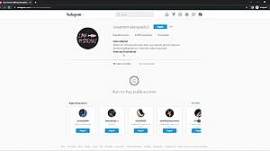 Otaku Girl Enjoys Posing Like Baki Character