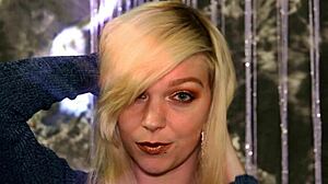 Amateur queen roxy worships monster cock with blowjob and creampie