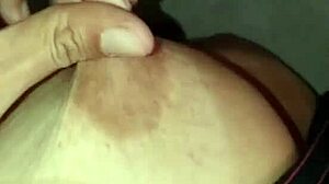 me chamou para assistir netflix e apagou no meu colo aproveitei para filmar escondido suas belas tetas imagina essas tetas com leite que del�cia vai ser 😍