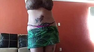 Amateur Plays With Toy And Cums