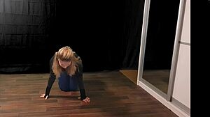 i'm watchin dariana fit do a sexy strip dance