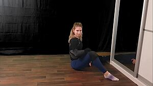 i'm watchin dariana fit do a sexy strip dance