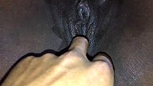 Novinha gets oral on her vagina