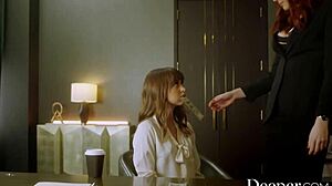 嘿，我在训练秘书Riley用狂野激情伺候我的老板