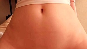 Amateur Teen Offers Relaxing Pussy Massage