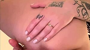 Mi novio quiere que me toque por webcam sin ropa