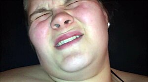 金发18岁少女尖叫着被大黑鸡巴摧毁紧致小穴！