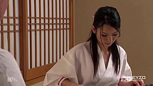 可爱日本巫女西野亚子首次生内射