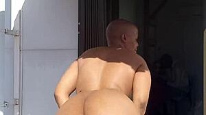 Lilpuddingbowls, take that monster cock outdoors?