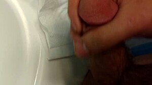 quick masturbation session ends with cum 😏
