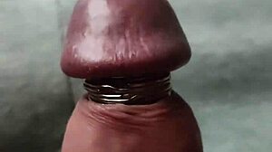 想看我的鸡巴环在极端束缚玩法中吗？