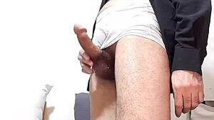 pau grande empinado jorrando leite