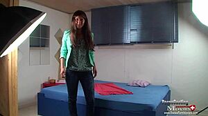 Chiara 22在18+成人色情访谈中分享她的故事