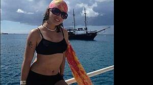 sexy and beautiful venezuelan dancer performs 😍