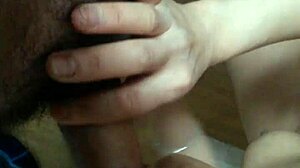 Asian beauty tempts with amateur sucking skills