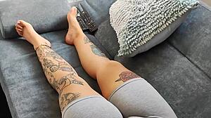 madrastra e hijastro follan todo el d�a mientras el padrastro trabaja y no sabe lo que sucede en casa