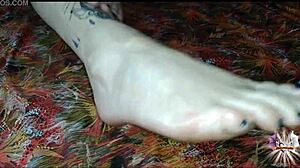 i pour oil on my feet and jerk you off