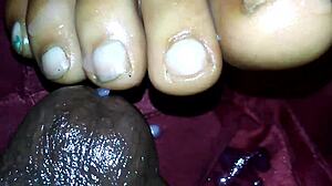i give an ebony footjob and cum on feet
