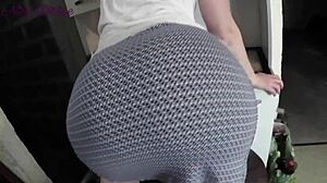 把我的大鸡巴献给继母的圆臀