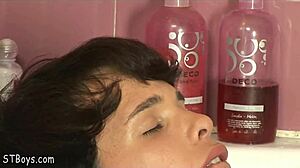 Hey dude, stroking off in my bubble bath!