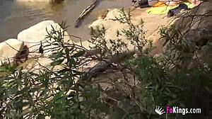 Jade在湖边猎艳猛干，狂野暴露狂！