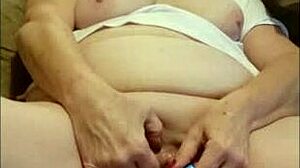 sexy momma vee teasing her shaved pussy today