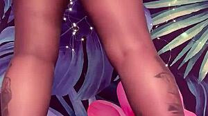 连裤袜乳胶裙大奶足部挑逗