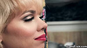 TS辣妹Kate Zoha和Korra Del Rio火辣登场