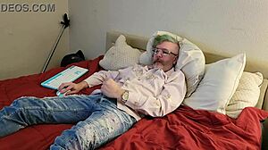 fully clothed masturbation session 😏