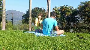 父母不在时，继兄在户外猛干我