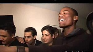 大学婊子在狂野派对被操和射脸