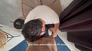 Homem barbudo chupa 41 paus: mamada completa no red?