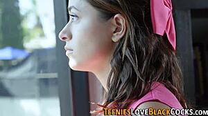 小个子18+青少年棕发女孩，你准备好这个巨大BBC猛干了吗？