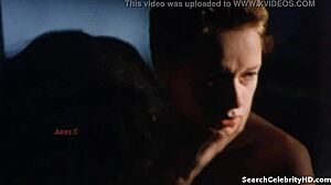 萨曼莎莫顿在《皮囊之下》场景中赤裸脱衣