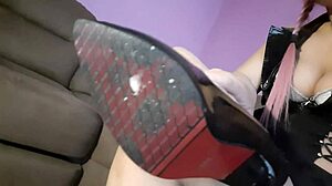 你必须现在舔女主人的奶油剃毛小穴！