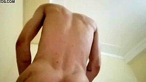 Vợ lấn ỉnh receives pussy facial