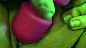 pretty bbw cougar masturbates live with toys