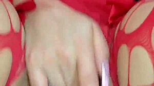 火辣哥伦比亚熟女的激烈肛交游戏