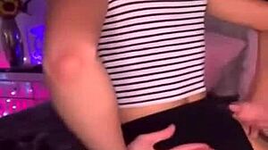 Hot teen shaking big ass on webcam