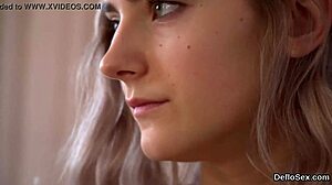 贪婪小可爱手指操开阴唇直到高潮