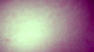 La mujer de mi papa le da lastima que soy feo y despues de la fiesta se mete ami cuarto