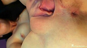 Flexible Chick Spreads Ass!