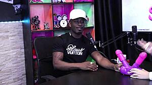 tirando a roupa e mostrando o corpo sarado após perder no jogo da punheta - jefao oficial 😏