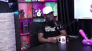 tirando a roupa e mostrando o corpo sarado após perder no jogo da punheta - jefao oficial 😏