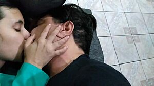 rolando hot action with young ninfetinha and old bluezao! 🔥