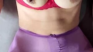 亚洲夫妻享受足部快速性交，赤脚骑乘和强制口交带嘴塞