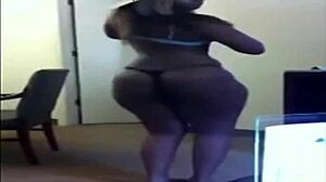 Big Booty Girls Clap And Grab Ass Candidly