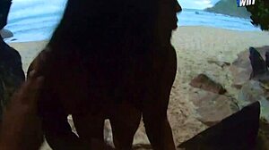 primeira mamada do ano - estranho na praia